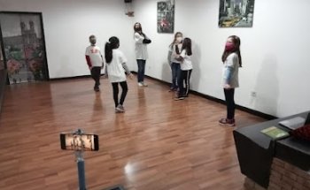 Hocus&Lotus - Inglese per bambini - Magic Teacher Cristina Genovese - Roma Centro