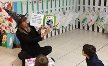 Hocus&Lotus Bologna - corsi di inglese per bambini - Magic Teacher Samantha