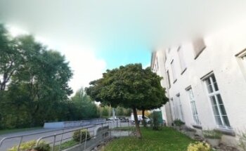 Momo Schule