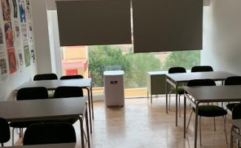 PUM English School
